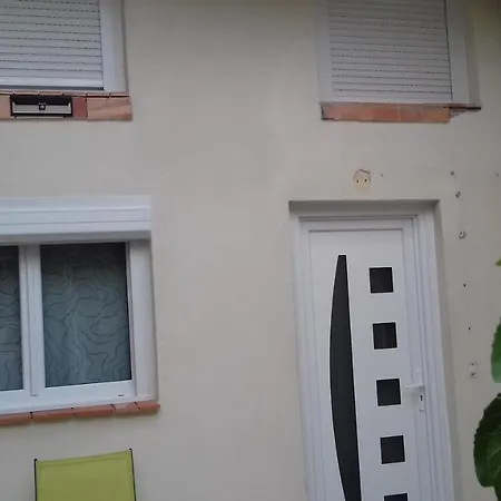 Maison Pour Ouvriers Seulement Pas De Tourisme, Ni Famille
