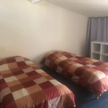 Maison Pour Ouvriers Seulement Pas De Tourisme, Ni Famille Stains