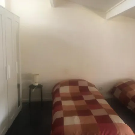Maison Pour Ouvriers Seulement Pas De Tourisme, Ni Famille Holiday home *