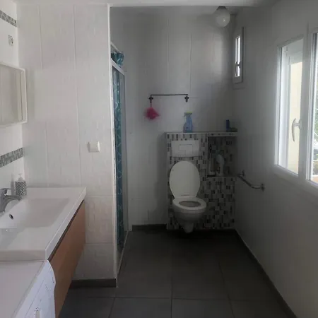 Holiday home Maison Pour Ouvriers Seulement Pas De Tourisme, Ni Famille Stains
