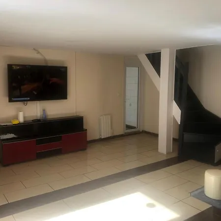 Maison Pour Ouvriers Seulement Pas De Tourisme, Ni Famille Holiday home