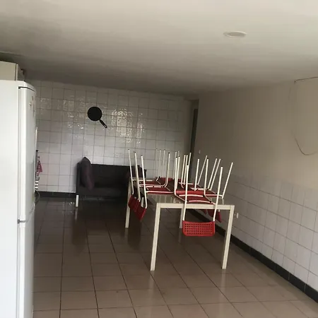 Maison Pour Ouvriers Seulement Pas De Tourisme, Ni Famille